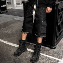 Load image into Gallery viewer, BLACK DENIM CARGO SHORTS
